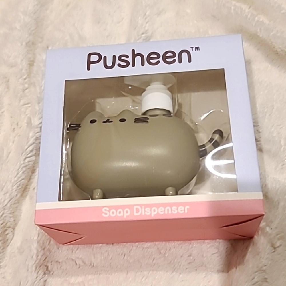 Pusheen soap dispenser